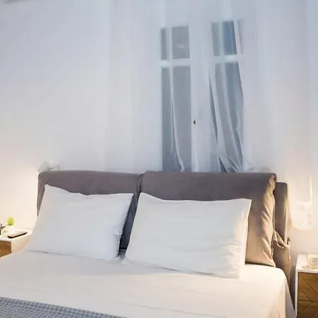 Nyaraló Elegant 2 Bd House With Shared Pool *