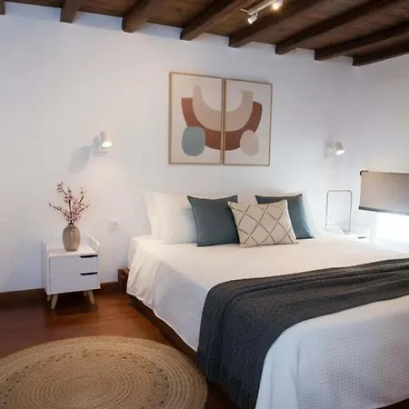 Elegant 2 Bd House With Shared Pool 펜션 오르노스
