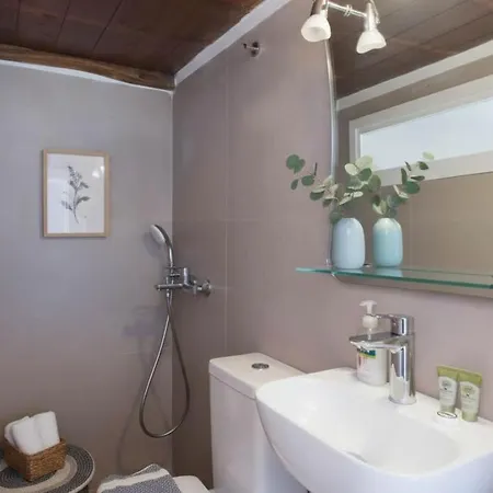 Elegant 2 Bd House With Shared Pool * 오르노스