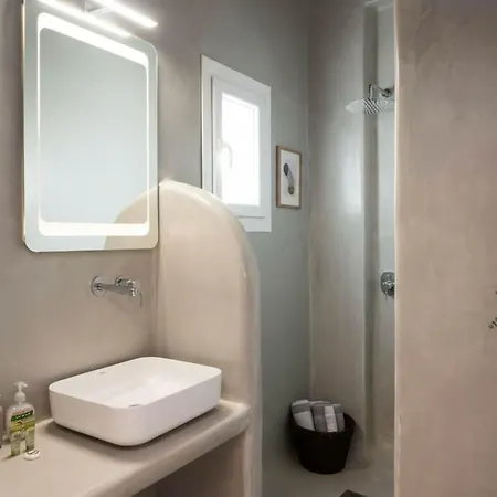 Elegant 2 Bd House With Shared Pool 오르노스